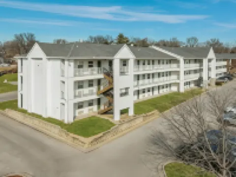 Birch Hill Suites Kansas City - Independence Hotels in Independence