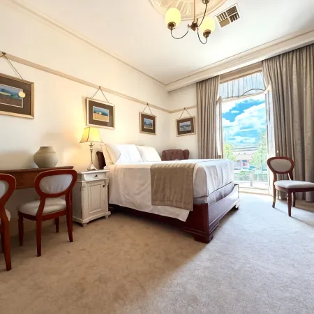 Cobb & Co Court Boutique Hotel