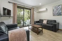 Emu Beach Chalets