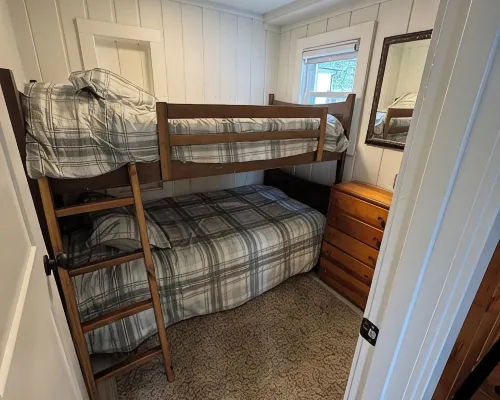 Lakefront 2 Bedroom Cottage Getaway on Chippewa Lake, Michigan Hotéis em Mecosta County