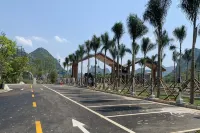 One Mountain High Business Hotel - Parkplatz