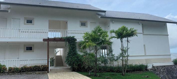 Vista Mare Ocean View Spacious 2-Bedroom โรงแรมในซามานา