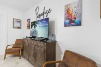 Walk to Duval! - Cozy  Key West  Cottage! - บ้านพักหลังเล็ก
