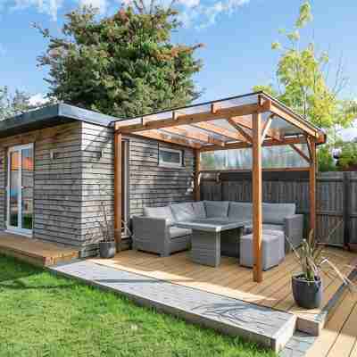 Hot tub, games room & cinema in Bournemouth Hotel Exterior