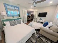 Charming Tropical Pool Home, Walk to the Beach! - WiFi