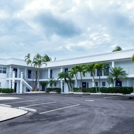Beach front 2 bed-2 bath private balcony, modern with Gulf front views