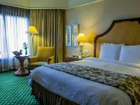 Hyderabad Marriott Hotel & Convention Centre - Pools