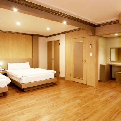 Raum Hotel Các khách sạn gần Công viên chủ đề Sumokwon