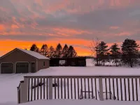 Charming country home with beautiful sunsets and sunrises 리샌더 호텔