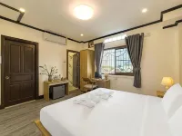 โรงแรมสงบสุข 2 โรงแรมใกล้วัดไหโสก