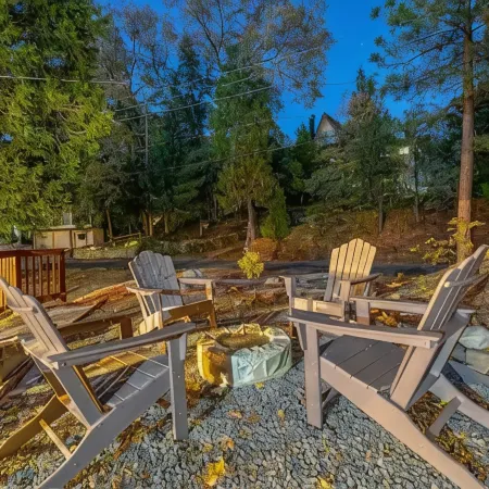 Cozy Cabin Retreat w/Hot Tub+Fire Pit+ AC+Games+EV+BBQ