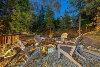 Cozy Cabin Retreat w/Hot Tub+Fire Pit+ AC+Games+EV+BBQ