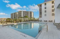 Vanderbilt Beach Condo, Bay Views, New Saltwater Pool, Walk to Beach - de playa