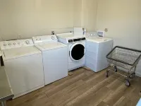 1-bedroom suite on 1st Fl. in Green River with AC, WiFi, a kitchen and laundry.