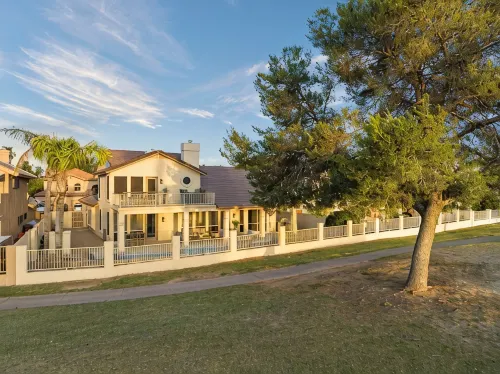 Sunset Oasis: 4 Bed Retreat w/ Pool Heating Included! Stunning Golf Course Views