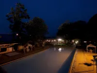 Oasis Motel - Pools