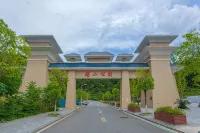 New Beacon International Hotel (Luotian Tashanhu Park) - parking