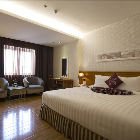 Saigon Hotel Dong Du Отели рядом с достопримечательностью «Манна»