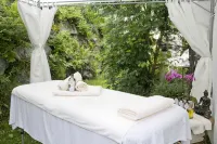 Traumhotel Alpina - 4 Sterne Superior Luxushotel, Hoteleigenen Badesee, Adults Only - Pools