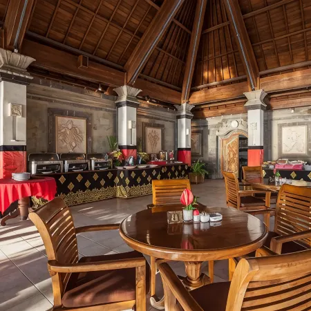 Vila Shanti Beach Hotel Отели рядом с достопримечательностью «Пляж Матахари-Тербит»
