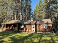Blinn's Landing: Historic Riverfront Log Cabin, Dock & Mountain Views. Dogs OK! - Hytter