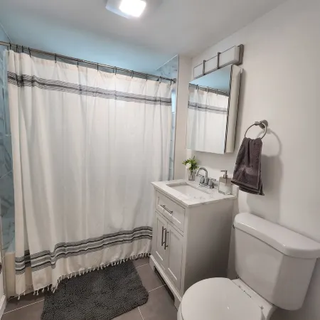 2 bedroom's 1 bathroom 10 min-Airport/Downtown Boston 7 min-Encore Casino