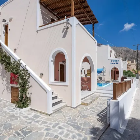 Villa Voula Отели рядом с достопримечательностью «Пляж Перисса»