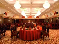 Double-Dove Peace International Hotel East Building فنادق في لينخاي