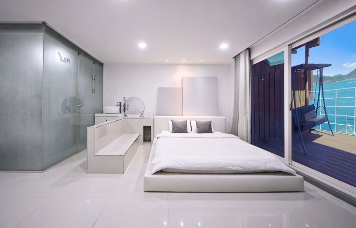 The South Sea, Spa Hill Pension