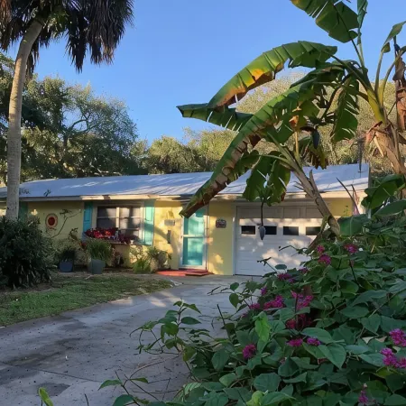 Island Cottage:  A Short Walk to the Beach