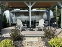 Luxury Airstream Glamping Parisian Unit 5 of 6, Private Sauna, Hot Tub, Hiking