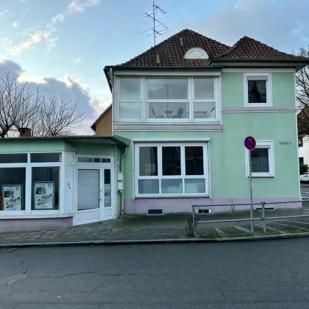 Large apartment in the center of Plön within walking distance to the lake/shops. Children's room