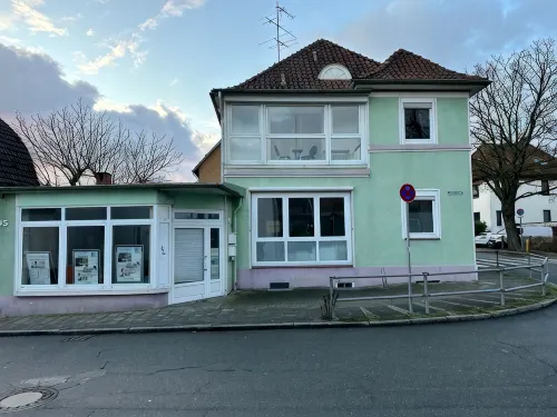 Large apartment in the center of Plön within walking distance to the lake/shops. Children's room