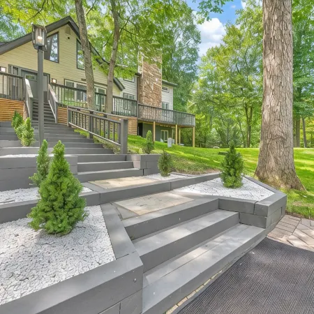 Secluded House by the Creek in charming Cresco