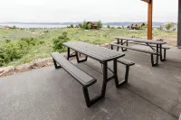 NEW! Lake View! Access to Ideal Beach, Pools, Mini Golf and more. 2 King Suites - 4-Star