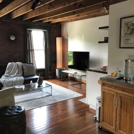Cozy studio with AC and WiFi in Historic Geneva, NY.