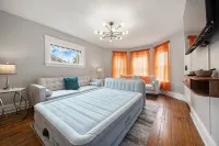 Modern 2BR • Mins to Univ, Zoo, Destiny & Downtown
