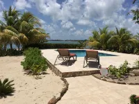 Walk to Village Beach Front Modern Home with Pool and Privacy - สระว่ายน้ำส่วนตัว