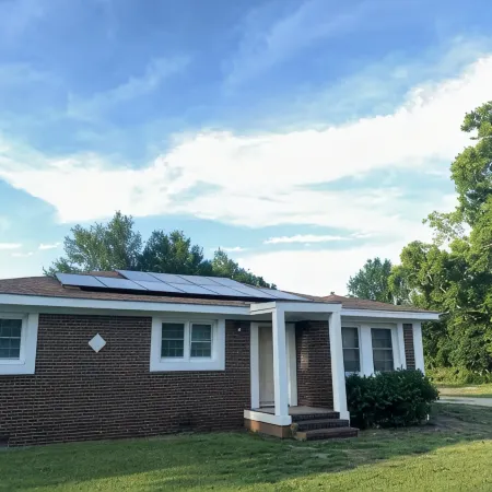 Charming 3-bedroom, 2 bathroom house with WiFi, AC in wonderful Goldsboro.