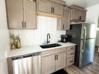 Tranquil and modern home in a quiet neighborhood Hotels in Newton