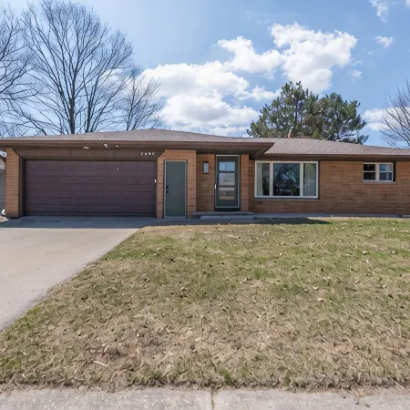 Spacious 4BR, 2BA Home Just Steps from Lambeau Field - Prime Location!