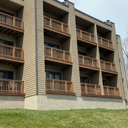 Sugar Ski in/out 1BR 1BA views/pool/sauna/hot tub