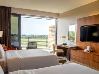 منتجع جولف وسبا فوكو أبوظبي المعروف سابقًا باسم منتجع جولف وسبا ويستن أبوظبي Hotels near مزيد مول