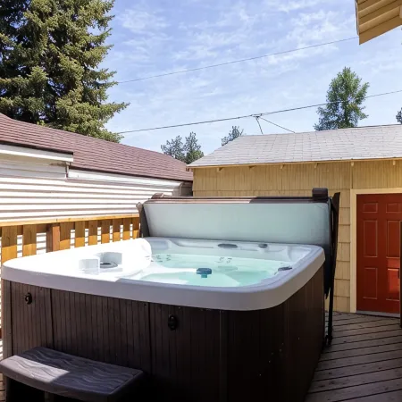 West Side Gem │Two King Suites │Walk Everywhere │Hot Tub │Large Living Space