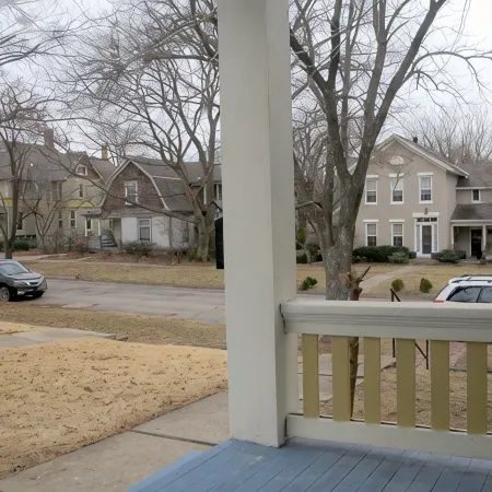 Historic Old West Lawrence - Minutes to beautiful Mass St, KU, Sports Pavillion