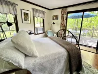 Pond View Cottage Hotels in Buckingham Township