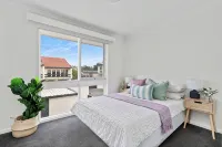 Stunning water views, Bayside Beach House Mornington - 4-Star