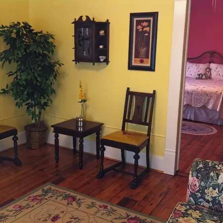 Historic House, modern amenities and large front porch, short walk downtown
