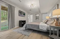 6Bd Decatur Home Sleep 13 - balcony