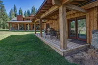 MTNLUX Guest House_Creekside Sauna and Hot tub - 5-Star